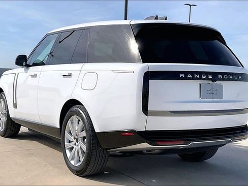 New 2026 Land Rover Range Rover SE image 3