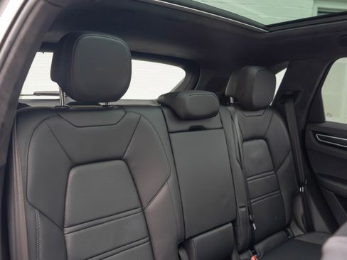 Used 2022 Porsche Cayenne GTS image 28