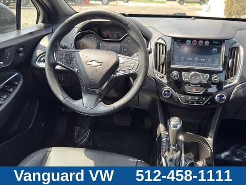 Used 2018 Chevrolet Cruze Premier FWD image 25