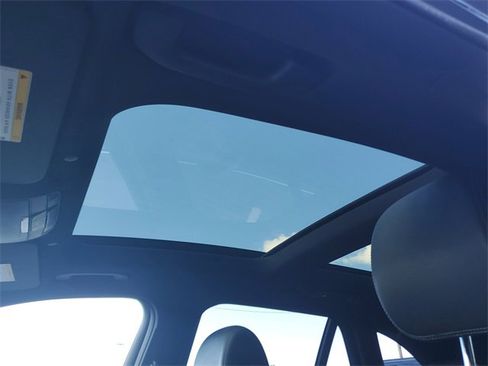 Used 2021 Mercedes-Benz GLC 300 4MATIC image 23