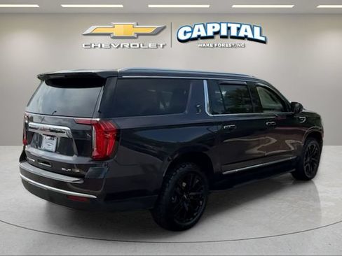 Used 2023 GMC Yukon XL SLT AWD/4WD image 5