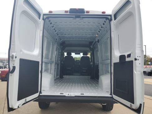 Used 2025 RAM ProMaster 2500 w/ Storage Group image 22