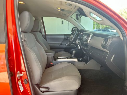 Used 2018 Toyota Tacoma SR5 RWD image 25