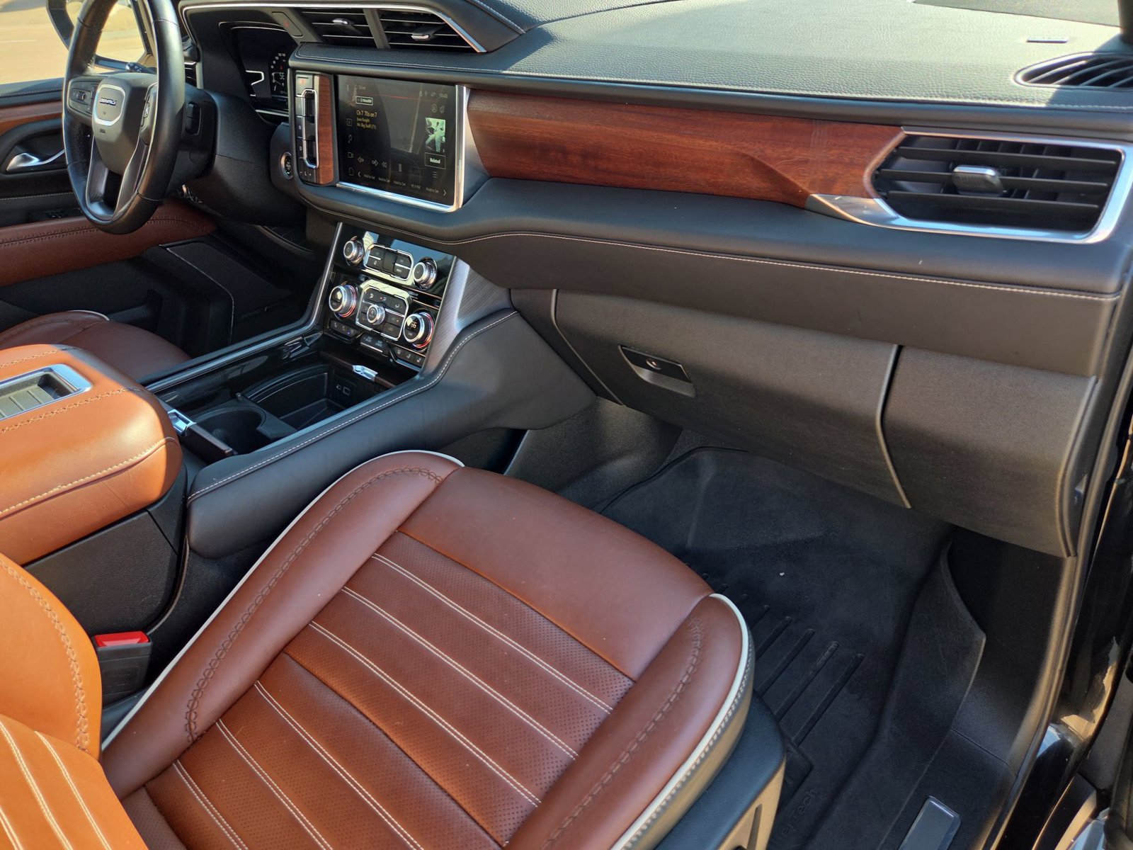 Used 2023 GMC Yukon XL Denali Ultimate AWD/4WD image 30