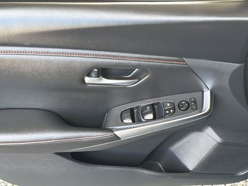 Used 2025 Nissan Sentra SR image 3