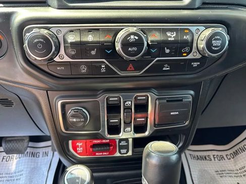 Used 2023 Jeep Gladiator Rubicon w/ Cold Weather Group AWD/4WD image 17