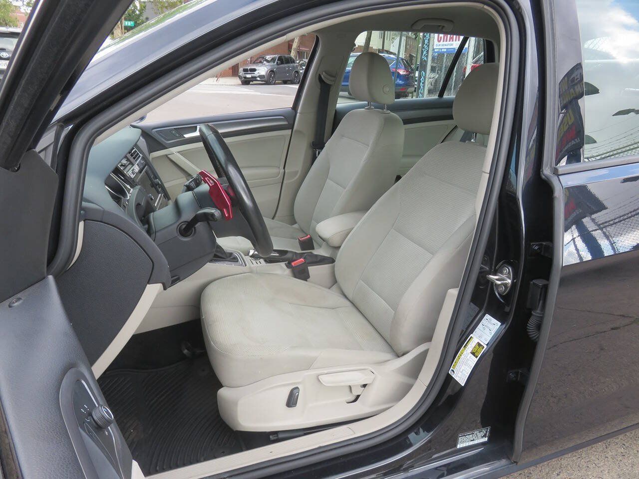 Used 2019 Volkswagen Golf S FWD image 10