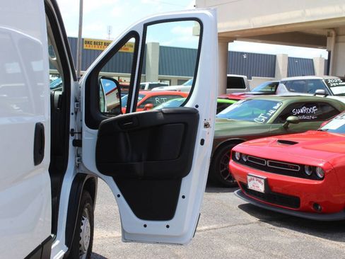 Used 2024 RAM ProMaster 2500 w/ Convenience Group FWD image 9