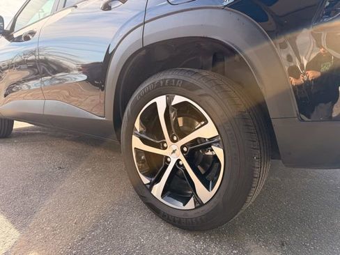 Used 2025 Chevrolet Trax RS w/ Sunroof Package image 11