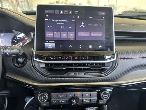 Used 2025 Jeep Compass Trailhawk image 21