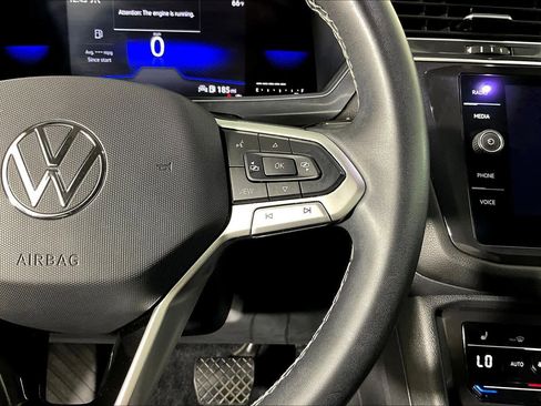 Used 2022 Volkswagen Tiguan SE image 23