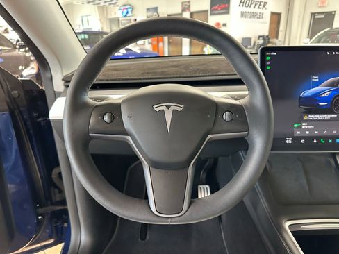 Used 2023 Tesla Model Y Performance image 17