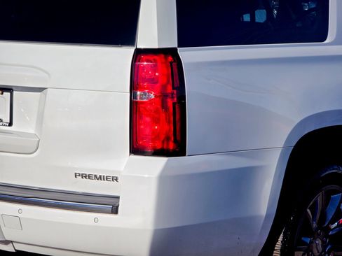 Used 2019 Chevrolet Suburban Premier image 20