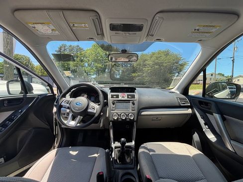 Used 2017 Subaru Forester 2.5i AWD/4WD image 12