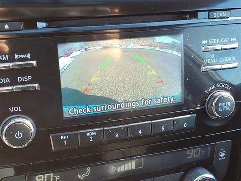 Used 2017 Nissan Rogue SV image 19