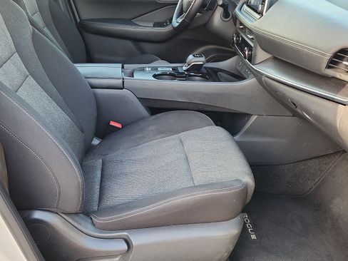 Used 2025 Nissan Rogue SV FWD image 14