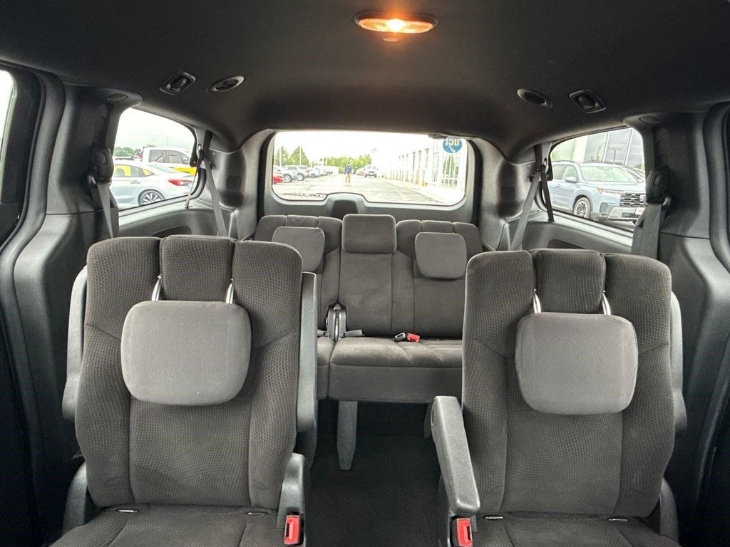 Used 2018 Dodge Grand Caravan SE FWD image 19