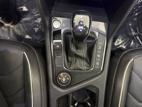 Used 2024 Volkswagen Tiguan SEL R-Line image 23