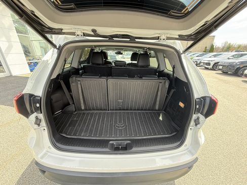 Used 2019 Toyota Highlander XLE image 22