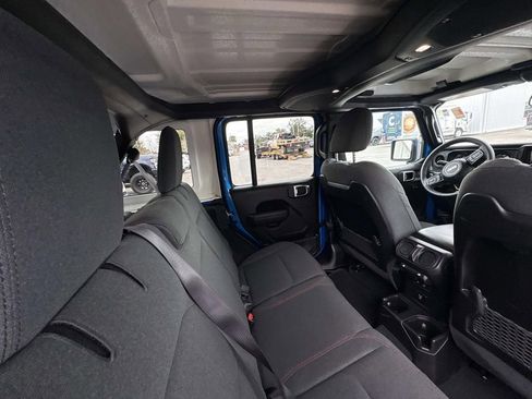 Used 2025 Jeep Wrangler Unlimited Rubicon AWD/4WD image 9