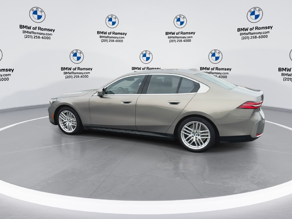Used 2024 BMW 530i xDrive w/ Premium Package AWD/4WD image 6