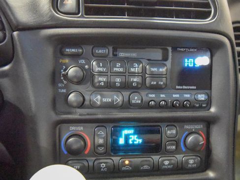 Used 2004 Chevrolet Corvette Coupe w/ Roof Package image 4