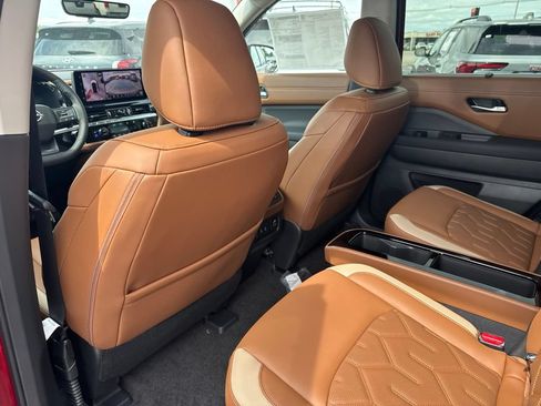 New 2026 Nissan Pathfinder Platinum w/ Cargo Package AWD/4WD image 17