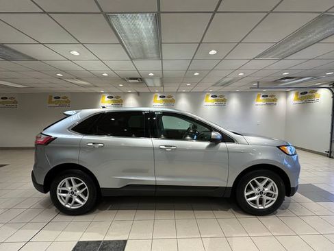 Used 2022 Ford Edge SEL w/ Convenience Package image 3