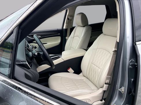 Used 2024 Buick Enclave Avenir w/ Avenir Technology Package FWD image 9