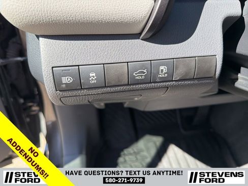 Used 2020 Toyota Camry XLE w/ Four Season Floor Mat Package image 20