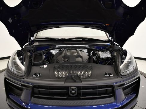 Certified 2026 Porsche Macan Turbo AWD/4WD image 13