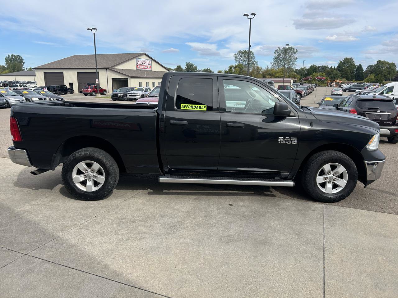 Used 2017 RAM 1500 ST w/ SXT Appearance Group AWD/4WD image 4