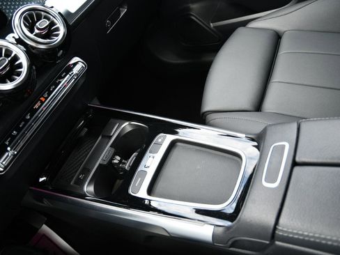 Used 2024 Mercedes-Benz GLB 250 image 27