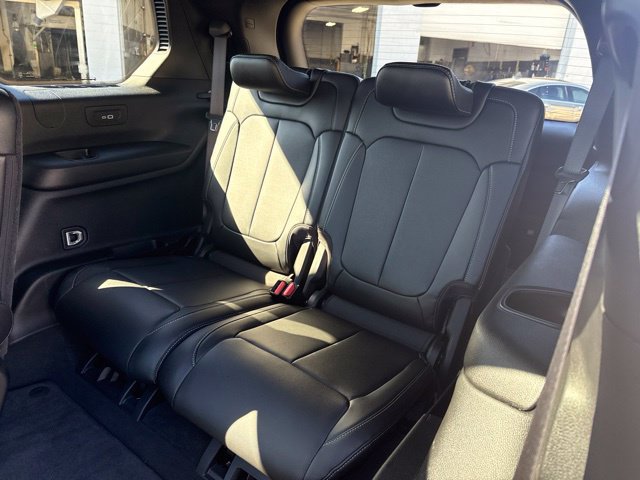 Used 2025 Jeep Grand Cherokee L Limited w/ Black Appearance Package AWD/4WD image 24