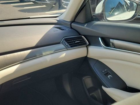 Certified 2022 Honda Accord LX image 4