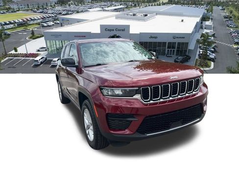 Certified 2024 Jeep Grand Cherokee Laredo X AWD/4WD image 11