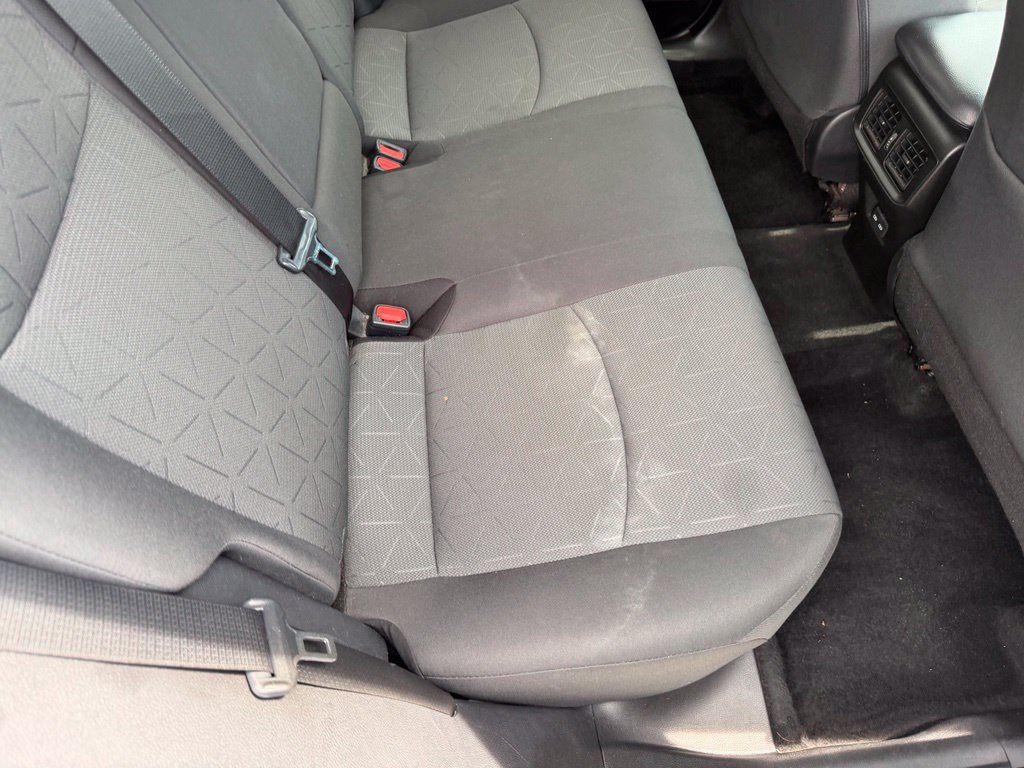 Used 2022 Toyota RAV4 XLE w/ Convenience Package FWD image 18