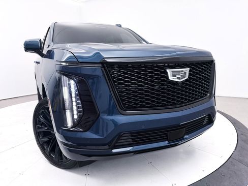 Used 2025 Cadillac Escalade ESV Sport Platinum w/ LPO, ONYX Package image 10