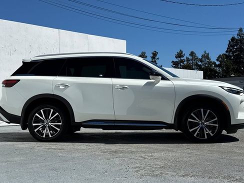 Used 2023 INFINITI QX60 Sensory w/ Vision Package AWD/4WD image 2