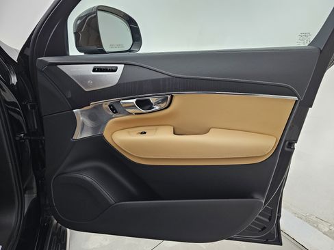 Used 2022 Volvo XC90 T6 Inscription w/ Lounge Package image 19