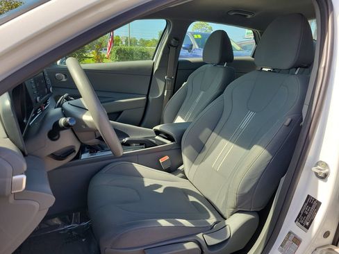 Used 2023 Hyundai Elantra SEL FWD image 14