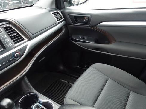 Certified 2019 Toyota Highlander LE image 22