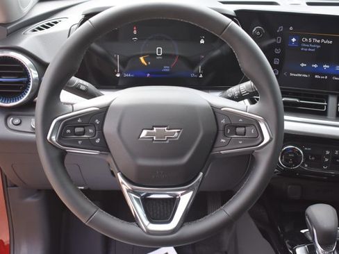 New 2026 Chevrolet Trax LT w/ Sunroof Package FWD image 20