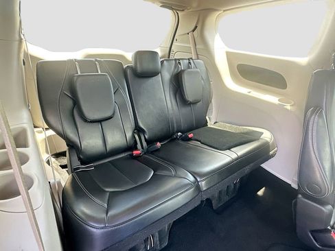 Used 2023 Chrysler Pacifica Touring-L FWD image 26