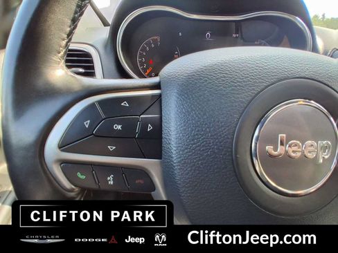 Used 2021 Jeep Grand Cherokee Laredo X AWD/4WD image 22
