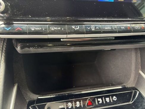 Used 2022 Jeep Wagoneer Series I w/ Premium Group I image 17