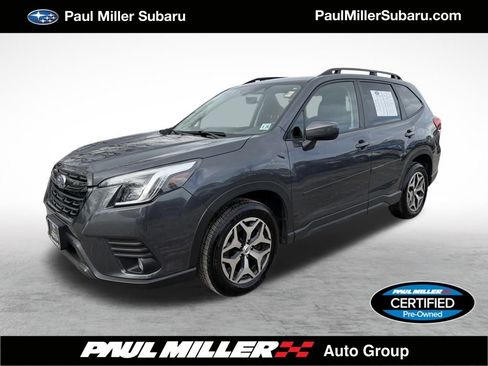 Used 2023 Subaru Forester Premium image 1