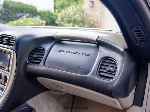 Used 2000 Chevrolet Corvette Coupe RWD image 42
