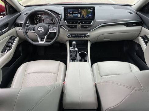 Used 2024 Nissan Altima 2.5 SL FWD image 10