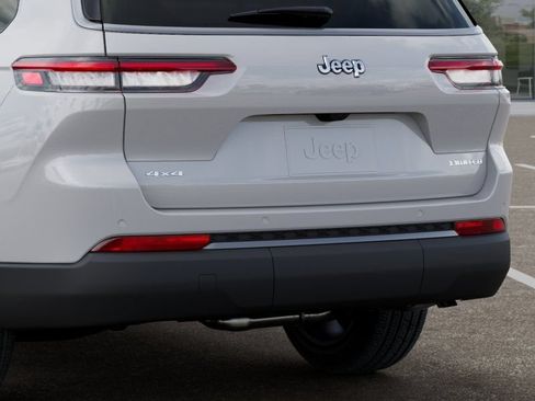 New 2026 Jeep Grand Cherokee L Limited w/ Limited Altitude Package AWD/4WD image 13